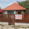 Ez a nyaraló eladó tábla telefonszámmal