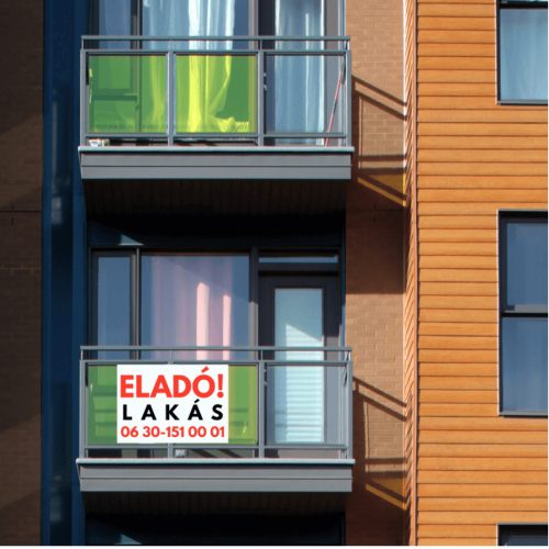 Kiadó parkoló tábla telefonszámmal